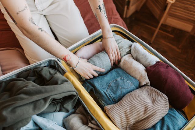 Como montar mala de viagem feminina sem excesso