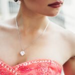 Como usar colar com decote sem deixar o look estranho
